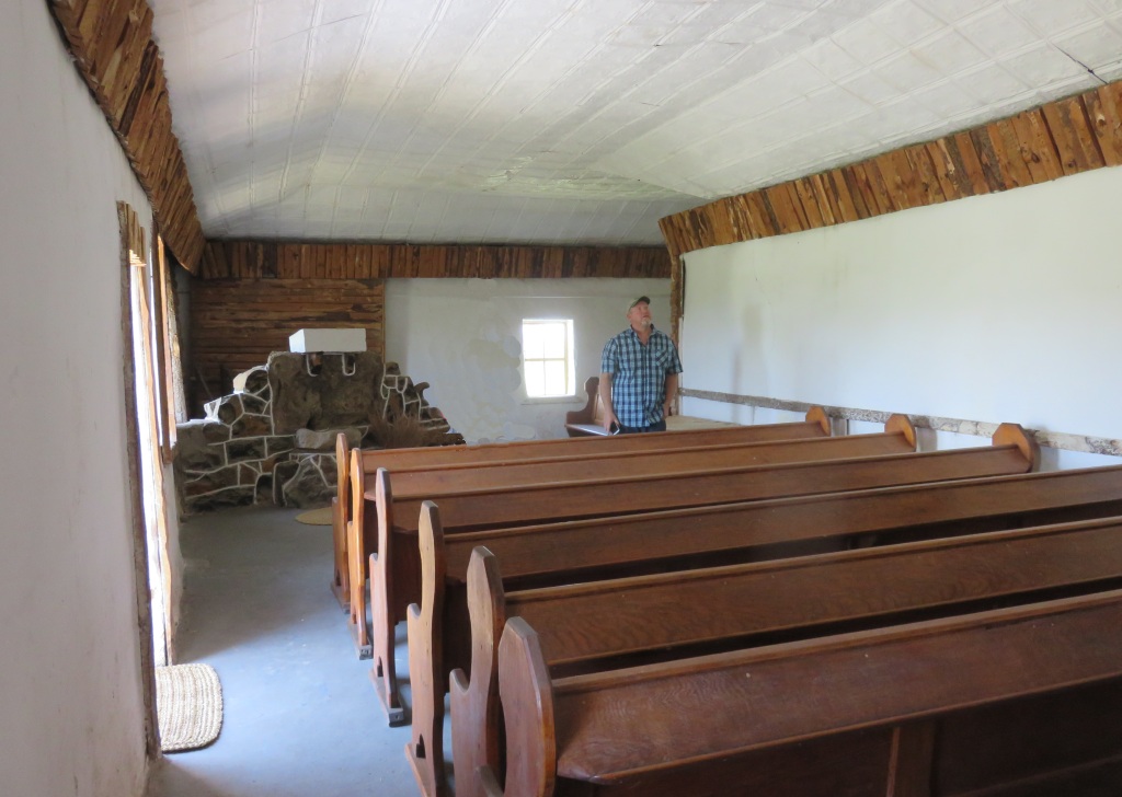 Petrus Steyn kruis pad kerk inside